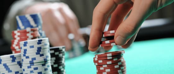Texas Holdem vs. Omaha Poker: What's the Difference?
